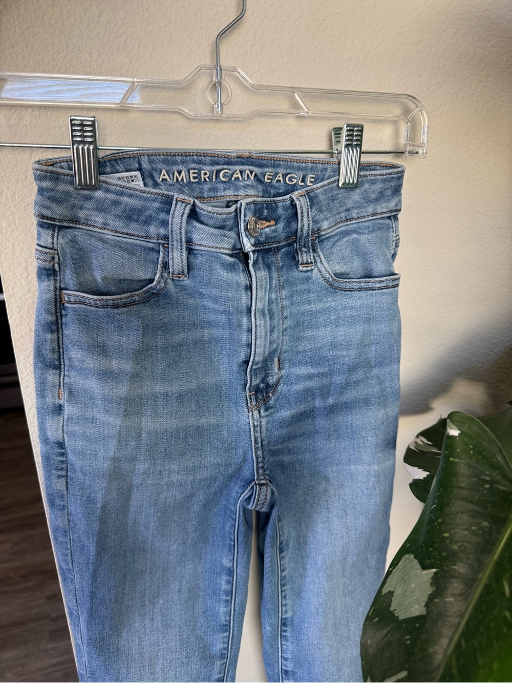 American Eagle Outfitters Light Wash High-Rise Women's Jeans